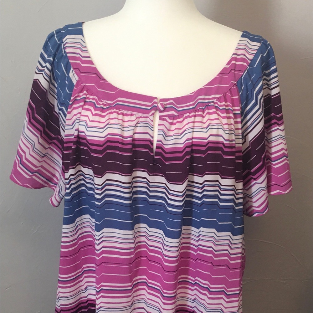 Daisy Fuentes Size 2x Flowy top.